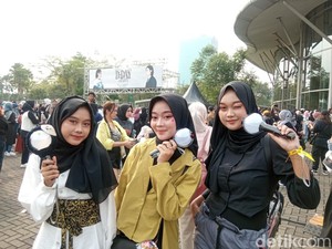 ARMY Seluruh Indonesia Tumpah Ruah Lihat Suga BTS di Konser D-Day Hari 2