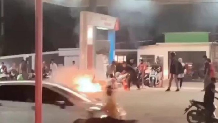 Satu unit sepeda motor modifikasi terbakar di area SPBU Moncongloe, Kabupaten Maros, Sulawesi Selatan (Sulsel).
