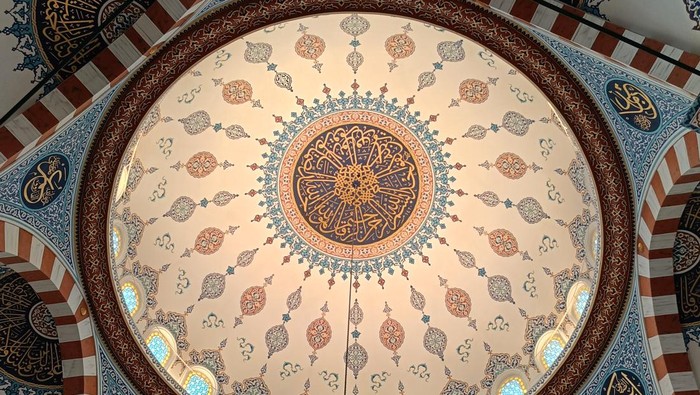 Megahnya masjid Tokyo Camii