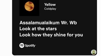 Ketika putar lagu Yellow milik Coldplay di Sportify kini lirikanya Assalamualaikum wr wb Look at The Stars... Lokk how they shine for you. Foto: Twitter