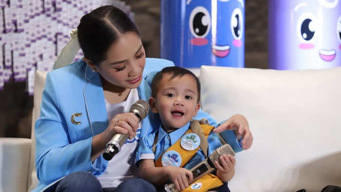 Nagita Slavina Ditunjuk Jadi Duta Cessa Cessa, merek lokal pilihan #1 natural essential oil roll on untuk bayi dan anak yang telah bersertifikasi BPOM sebagai obat tradisional, hari ini (26/05) resmi mengumumkan Nagita Slavina, sebagai Duta Cessa. Artis kenamaan ibu kota ini dipercaya dapat membantu menyebarkan semangat dan komitmen Cessa sebagai pilihan pertama bagi si Kecil setiap hari dan sahabat ibu dalam menjaga kesehatan anak.