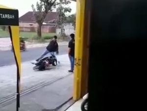Viral Anak Ngamuk gegara Tak Dibelikan Motor Trail yang Ternyata Prank