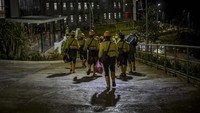 Semburat kabut pagi perlahan menghilang dari sela pepohonan eucalyptus di Penajam Passer Utara, Kalimantan Timur. Derap langkah pekerja melangkah bersemangat memulai hari mengerjakan proyek-proyek Ibu Kota Nusantara.  