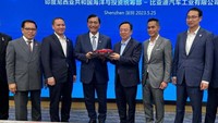 Menteri Koordinator Bidang Kemaritiman dan Investasi (Menko Marves), Luhut B. Pandjaitan, menghadiri penandatanganan Nota Kesepahaman (Memorandum of Understanding/MoU) antara Republik Indonesia dengan raksasa mobil listrik BYD di Shenzhen, Tiongkok. 