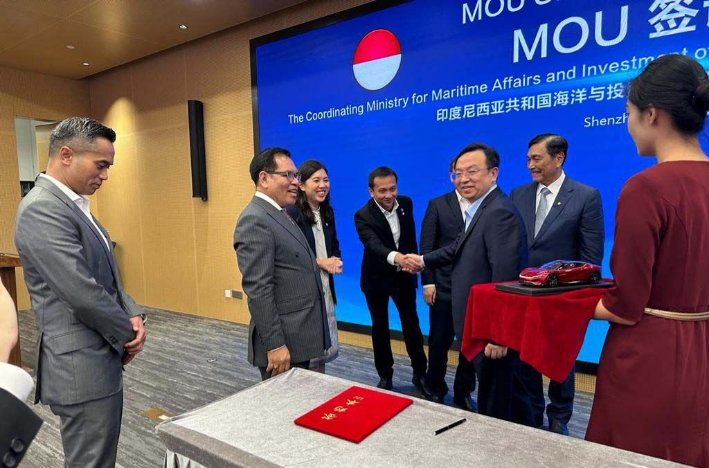 Menkomarves RI Luhut B. Pandjaitan menjajaki kerjasama mewujudkan mobil listrik di Indonesia. Kali ini Luhut menyambangi Raksasa Mobil Listrik BYD di Shenzhen.
