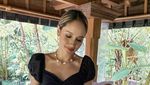 Pesona Cinta Laura Saat Nikmati Pasta dan Floating Breakfast