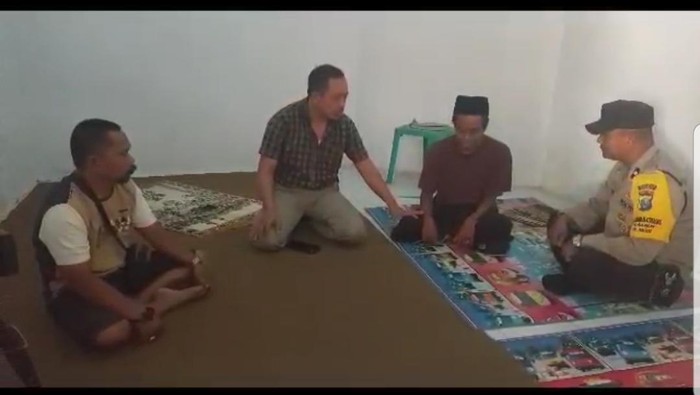 Polisi mengamankan pria di Jember yang diusir dari kampung halamannya karena diduga memiliki ilmu santet