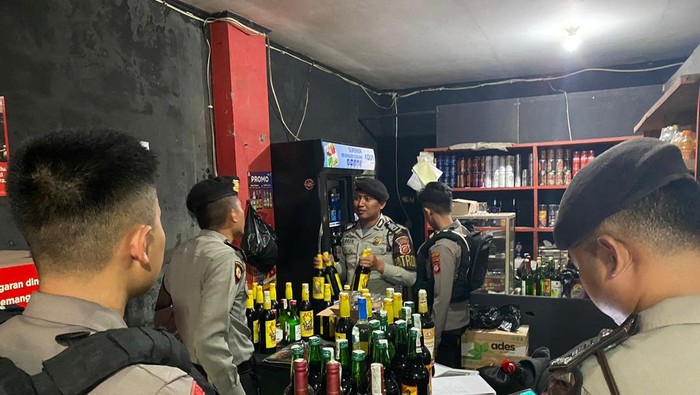Polisi Sita Miras Ilegal dari Toko di Cimahi dan KBB