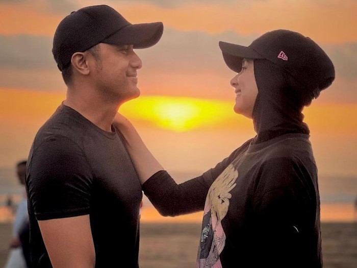 Potret Hengky Kurniawan dan Istri