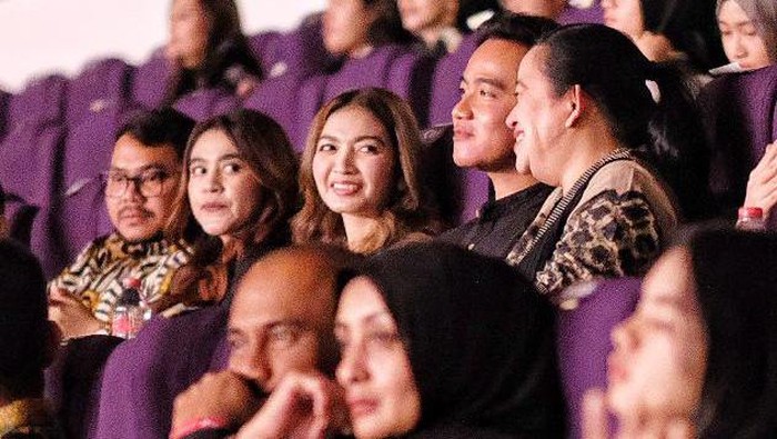 Puan Maharani, Gibran Rakabuming Raka dan istrinya Selvi Ananda nonton konser Dewa 19 di Solo, Sabtu (27/5/2023).
Foto dari Gibran,