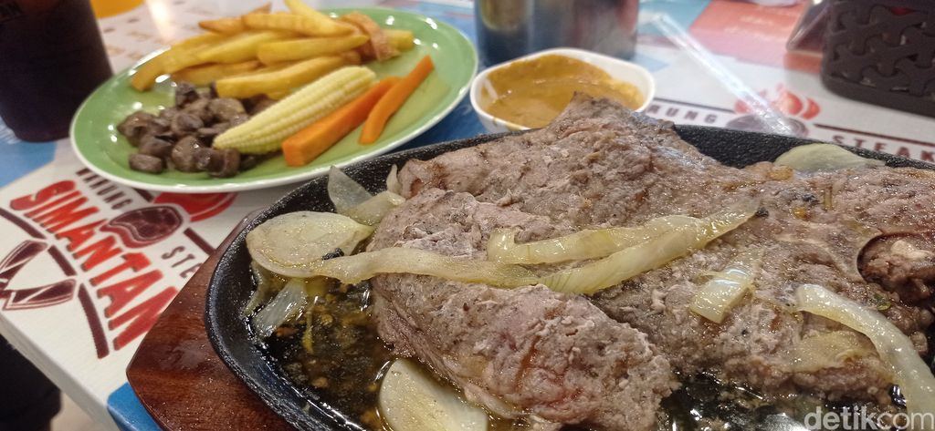 Rivo Ohashi, pemilik Warung Steak Si Mantan.