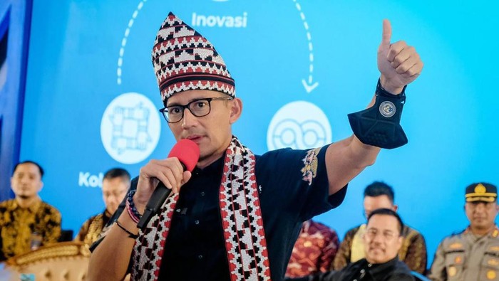 Menteri Pariwisata dan Ekonomi Kreatif Sandiaga Uno saat melakukan kunjungan ke Kabupaten Pesawaran, Lampung.