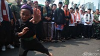 Jalan ditutup selama acara berlangsung.  