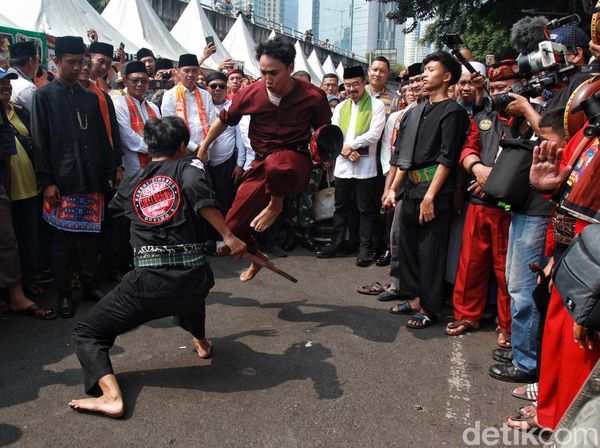 Silat, Palang Pintu, Marawis hingga Kuliner Riuhkan Lebaran Tenabang Jakarta