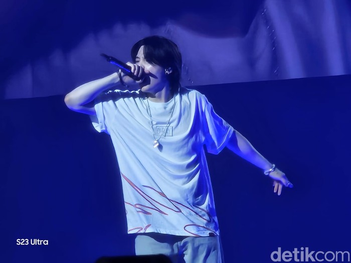 Suga BTS Penampilan Suga BTS di konser Agust D 'D-DAY' TOUR Day 1, ICE BSD, Jumat (26/5/2023) malam.
