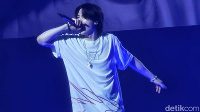 Foto-foto Penampilan Suga BTS di Konser Agust D D-DAY TOUR Day 1
