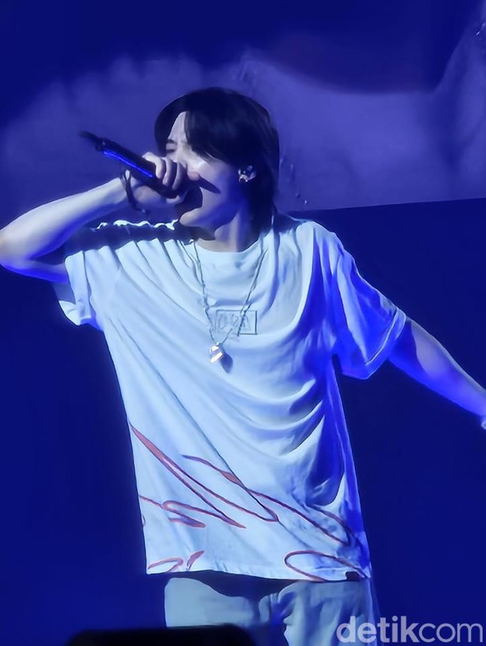 Suga BTS Penampilan Suga BTS di konser Agust D D-DAY TOUR Day 1, ICE BSD, Jumat (26/5/2023) malam.