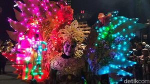Kelap-kelip Light Parade, Surabaya Cantik Malam Ini