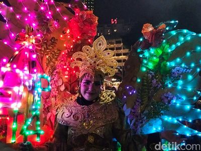Kelap-kelip Light Parade, Surabaya Cantik Malam Ini
