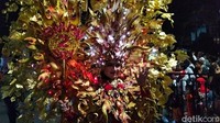 Peserta Light Parade dari Jalan Tunjungan hingga Alun-alun Surabaya/Foto: Deny Prastyo Utomo/detikJatim