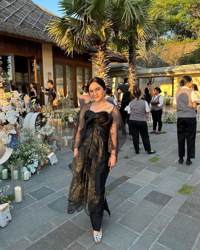 Rachel AmandaRachel Amanda memilih dress hitam dengan aksen tulle yang membuat gayanya feminin dan elegan.Foto: Instagram