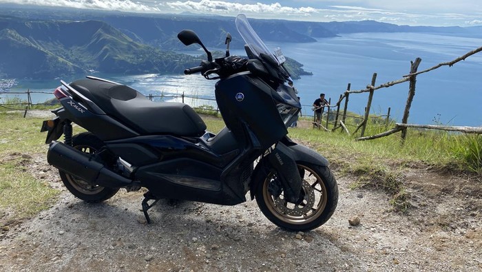 Tour de Sumatra Yamaha XMAX Connected