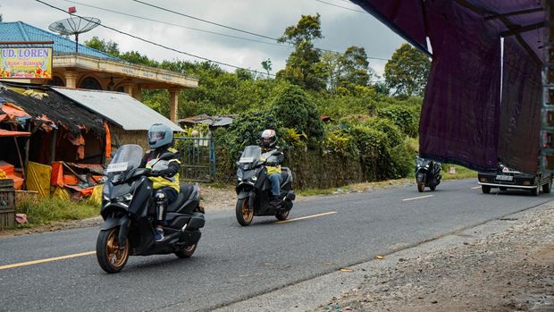 Tour de Sumatra Yamaha XMAX Connected