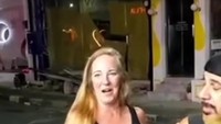 Terakhir, ada bule Denmark berinisial CAP yang pamer kemaluan di atas jok motor. Bule perempuan yang pamer vagina itu beralasan sedang cerita tentang prostitusi di Thailand. CAP pun dijerat sebagai tersangka melanggar Pasal 36 Undang-Undang (UU) Nomor 44 Tahun 2008 tentang Pornografi dengan ancaman pidana maksimal 10 tahun penjara dan denda paling banyak Rp 5 miliar. (dok. Istimewa)