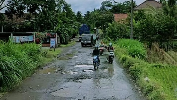 Wisata Jeglongan Sewu Blitar