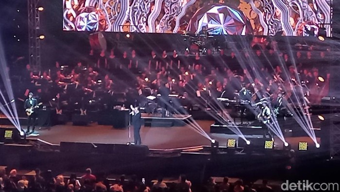 Ahmad Dhani di Konser Dewa 19 Solo, Sabtu (27/5/2023).