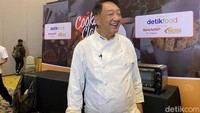 Chef Yongki Gunawan disambut meriah oleh para peserta ketika memasuki venue acara Cooking & Baking Class. Tepuk tangan penonton terdengar meriah. Foto: detikFood/Yenny Mustika Sari