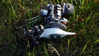 Drone yang digunakan untuk menyerang telah rusak. Hanya bagian mesin yang masih terlihat utuh.