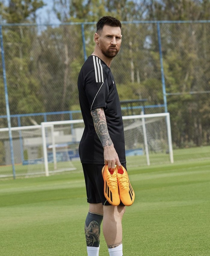 Gaya Lionel Messi Saat Makan Burger hingga Panggang Daging Gaya Lionel Messi Saat Makan Burger hingga Panggang Daging
