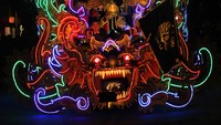 Light Parade diikuti 15 mobil hias. 