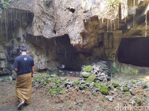 Gua Sono Gresik yang diduga sudah ada sejak era Raja Hayam Wuruk memimpin Majapahit.