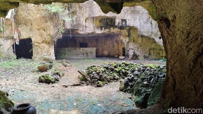 Gua Sono Gresik yang diduga sudah ada sejak era Raja Hayam Wuruk memimpin Majapahit.