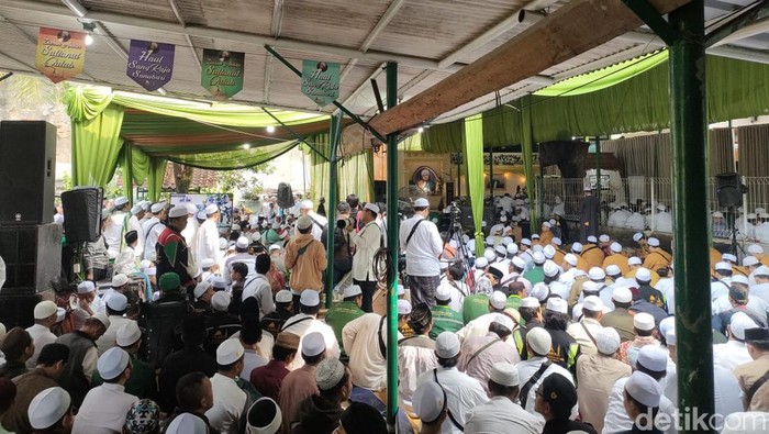 Haul Habib Munzir Almusawa di Rawajati Jaksel