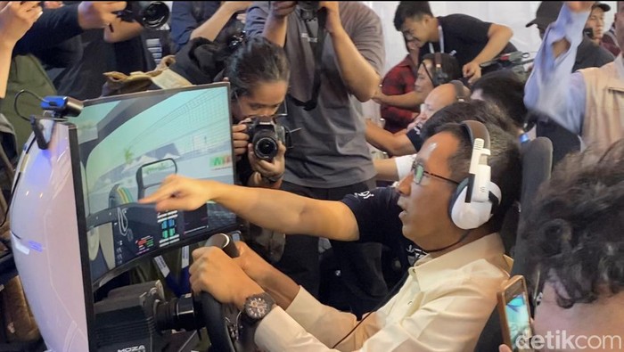 Heru Budi test drive EV Simulator
