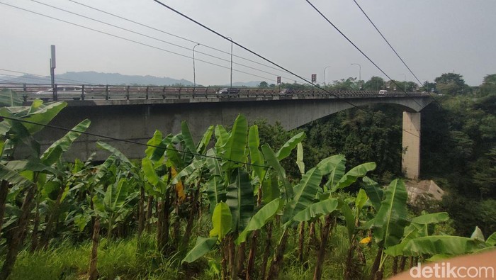 Jembatan Rajamandala, tol terpendek di Indonesia