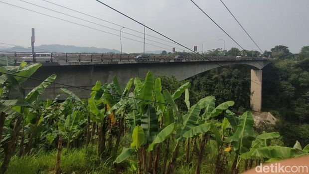 Jembatan Rajamandala, tol terpendek di Indonesia
