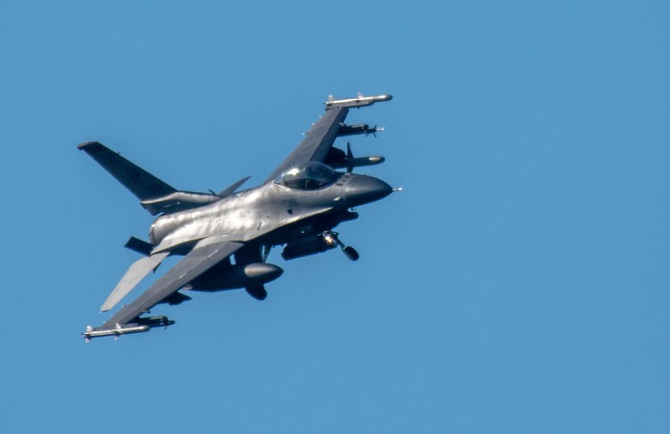 Jet tempur F-16