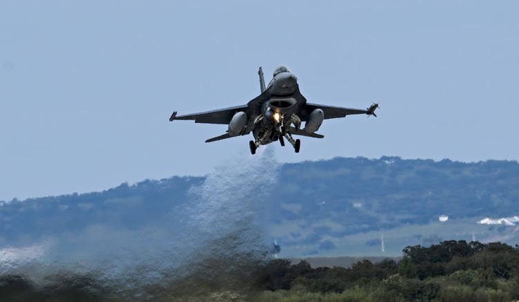 Jet tempur F-16