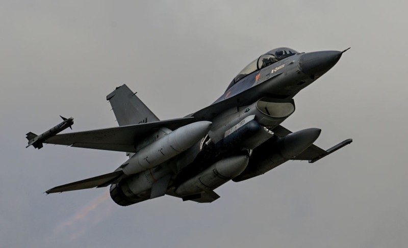 Jet tempur F-16