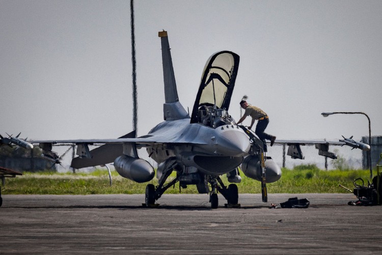 Jet tempur F-16