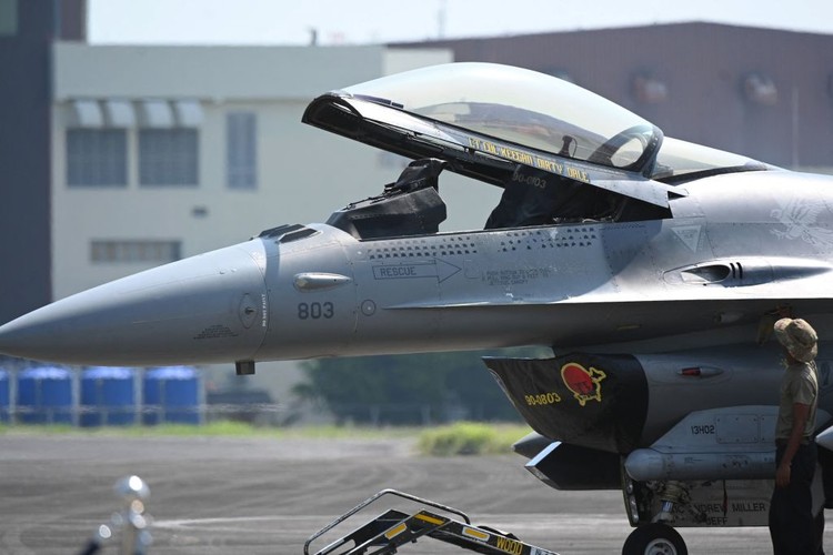 Jet tempur F-16