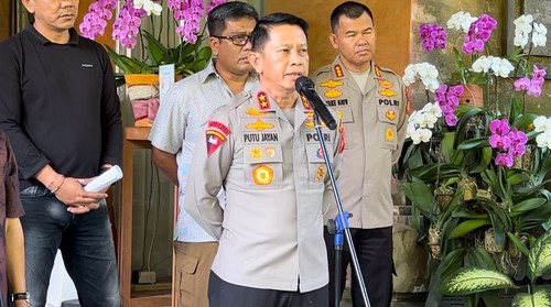 Kapolda Bali Putu Jayan Danu Putra saat konferensi pers bersama Gubernur Bali Wayan Koster di Rumah Dinas Gubernur, Jayasabha, Minggu (28/5/2023).