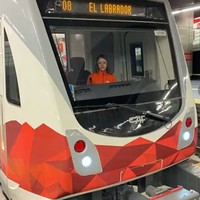 Katherine Munera jadi sorotan di media sosial dan jadi viral karena profesinya. Katherine berprofesi sebagai masinis. Foto: dok. TikTok/@katherinemunera1