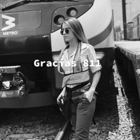 Inilah potret Katherine dengan seragam metro-nya yang berpose di depan kereta.Foto: dok. TikTok/@katherinemunera1