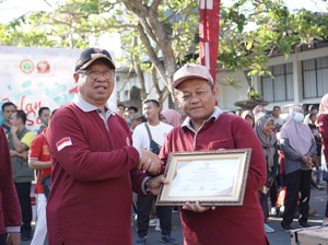 Sarmuji Dapat Penghargaan Inisiator Perda Keperawatan dari PPNI Tulungagung
