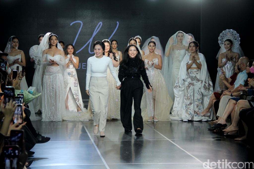 Koleksi Etiquette White di acara Weddingku, Wedding fair, Jakarta.